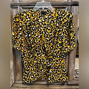 Who What Wear yellow gold cheetah print short sleeve blouse Size M leopard fall